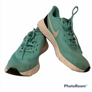 NIKE REVOLUTION SNEAKERS SHOES AQUA GREEN WHITE BLACK SIZE 7.5 ACTIVE ATHLETIC